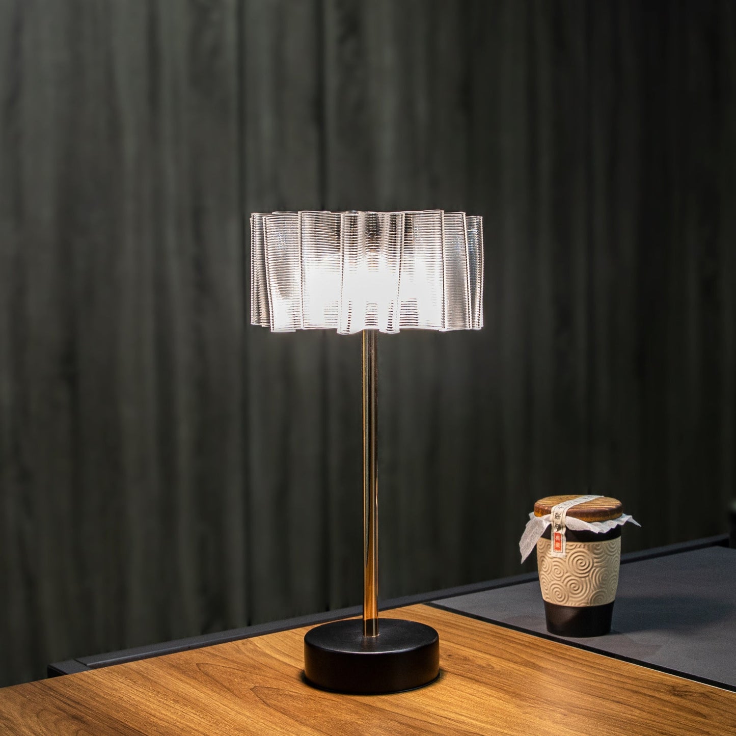 Glowarta LED tafellamp – modern design met elegante touchbediening 1