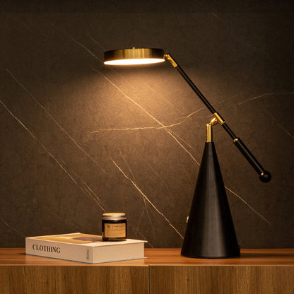 Luxe verstelbare LED tafellamp met conische voet 0